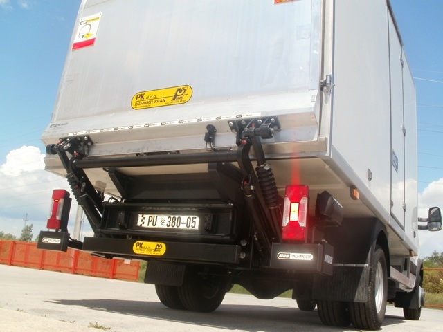 Tail Lifts MBB 1000 AQ for Atlantic Trade