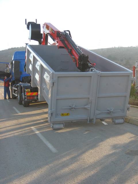 Palfinger_dizalica_PK_15500_i_navlakač_kontenjera_Palfinger_T_20