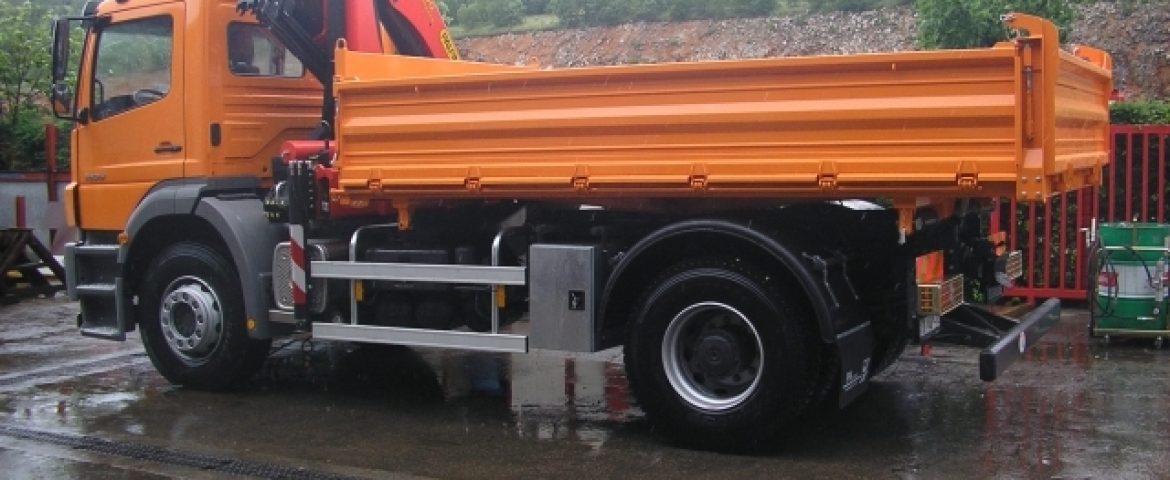 Palfinger crane PK 15500 and three-way tipper TK 115 for Euroline – Favis