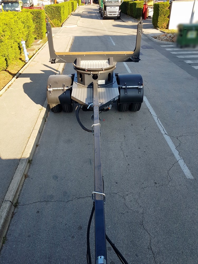 Elektroprivreda_Jednoosovinska_prikolica_za_prijevoz_stupova_PST_100