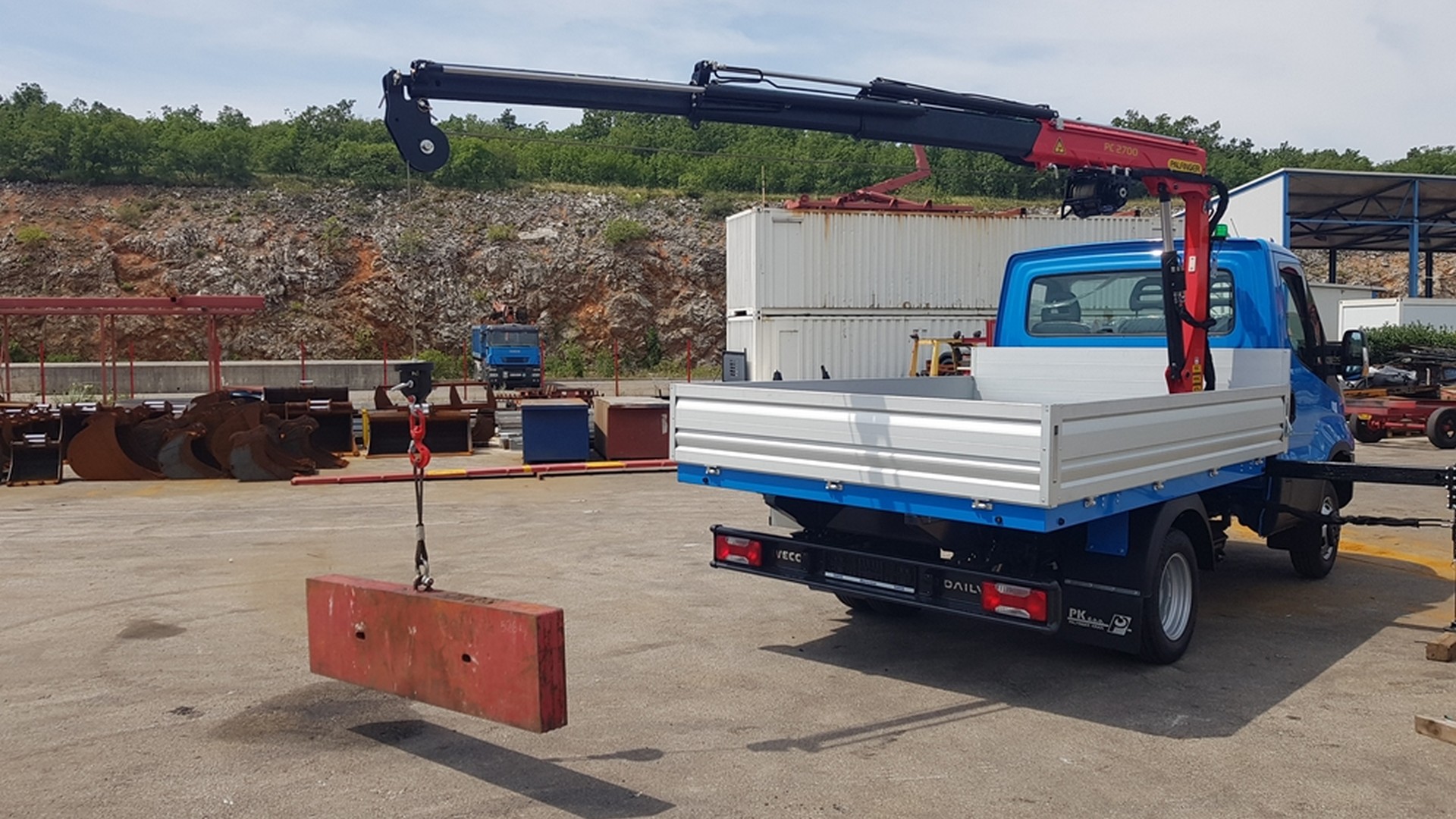 Truck body with Palfinger PC 2700 crane and platform for Zagrebačke Otpadne Vode d.o.o.