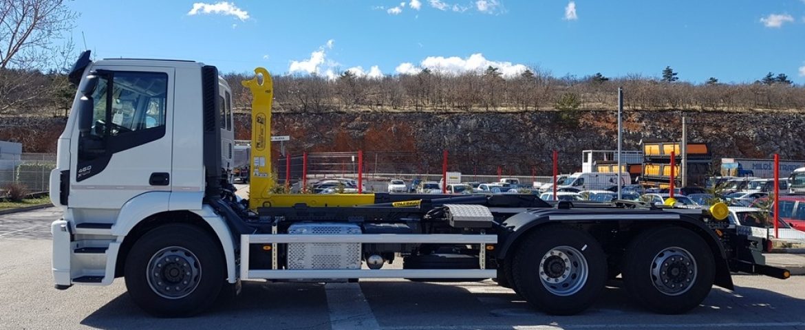 Municipal superstructure with Palfinger hookloader T 18 for Benussi d.o.o.