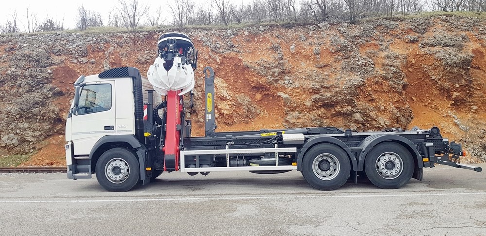 Palfinger Epsilon dizalica M10Z105 i navlakač kontejnera T 18 za poduzeće Eko Cirkon