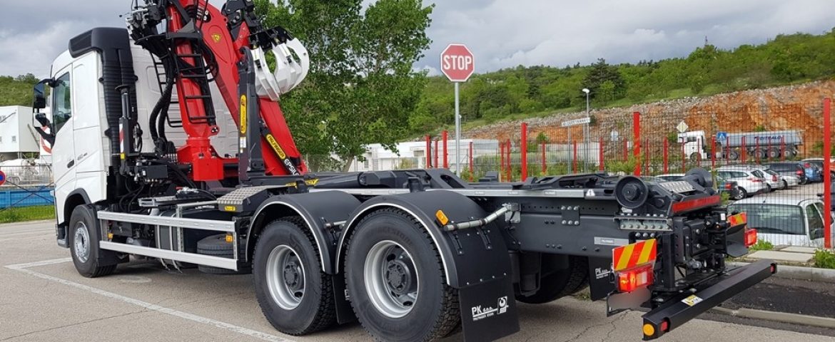 Palfinger Epsilon dizalica M110Z96 i navlakač kontejnera T 18 za tvrtku Sekundar Usluge