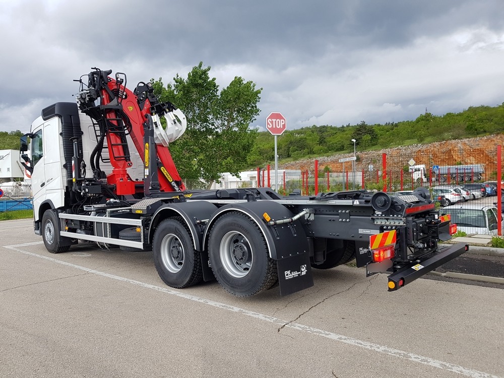 Palfinger Epsilon dizalica M110Z96 i navlakač kontejnera T 18 za tvrtku Sekundar Usluge