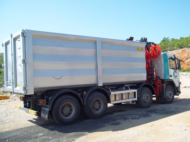 Palfinger_Epsilon_dizalica_M110Z_i_stražnji_komunalni_kiper_SKK_200_komunalne_djelatnosti