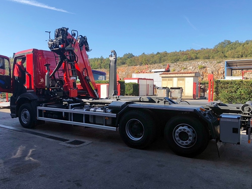 Palfinger Epsilon dizalica M120Z79 i Palfinger navlakač kontenjera T 18 za tvrtku BH Recycling