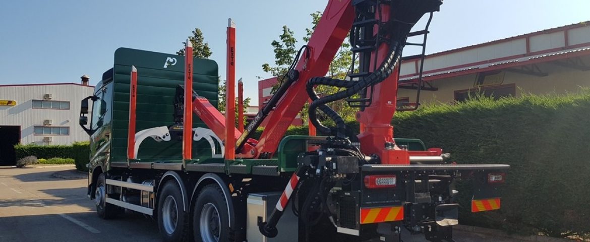 Forestry body with Palfinger Epsilon M120Z96 crane and platform delivered to Užar logging and timber extraction service