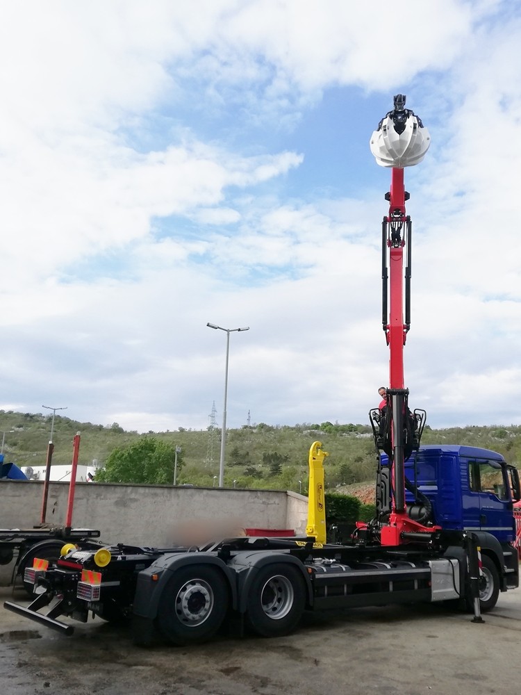 Palfinger_Epsilon_dizalica_Q150Z82_i_navlakač_kontejnera_T_18