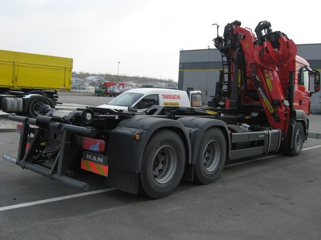 Palfinger Epsilon dizalica Q150Z i navlakač kontejnera T18 za Man PSC – Unimer