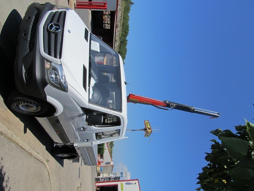 Palfinger_dizalica_PC_2700_i_tovarni_sanduk_kamionski_sanduci