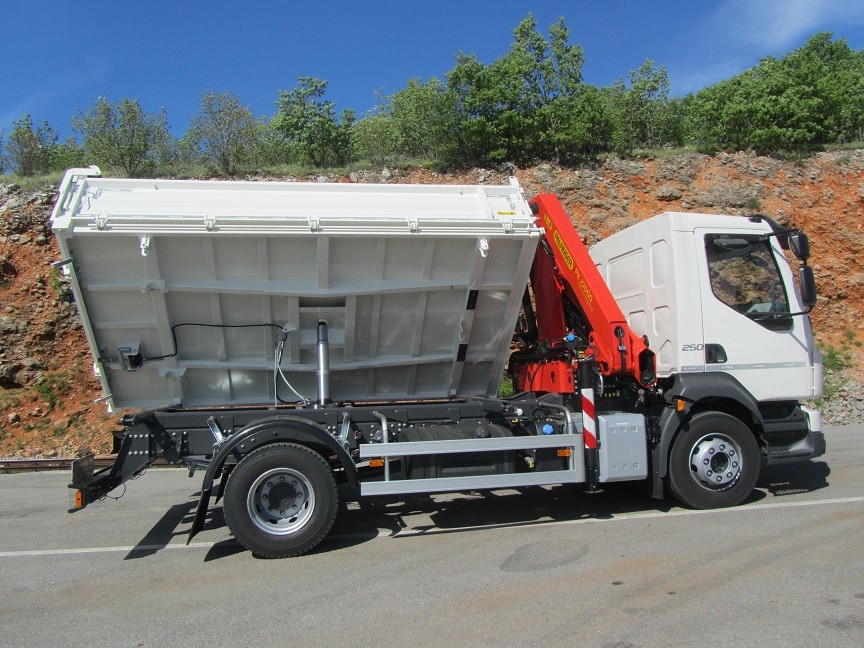 Palfinger_dizalica_PK_10000_i_Trostrani_kiper_TK_95_kiperski_sanduci