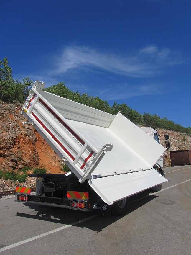 Palfinger_dizalica_PK_10000_i_Trostrani_kiper_TK_95_kiperski_sanduci