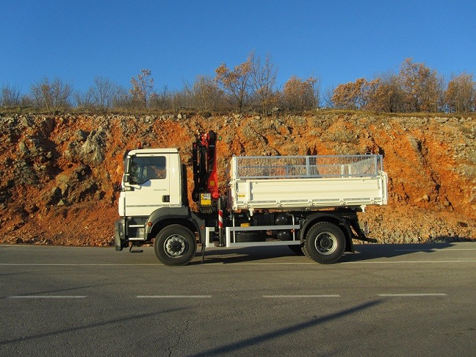 Palfinger_dizalica_PK_13001-K_i_Trostrani_kiper_TK_115_kiperski_sanduci