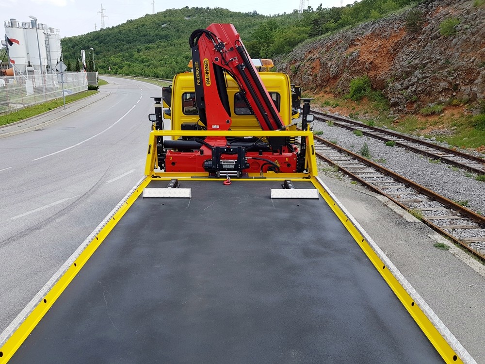 Palfinger_dizalica_PK_17500_T_i_hidraulično_klizna_platforma_HK_150