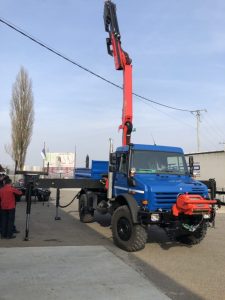 Palfinger_dizalica_PK_19.001_SLD5_i_prikolica_za_transport_stupova_PST_100