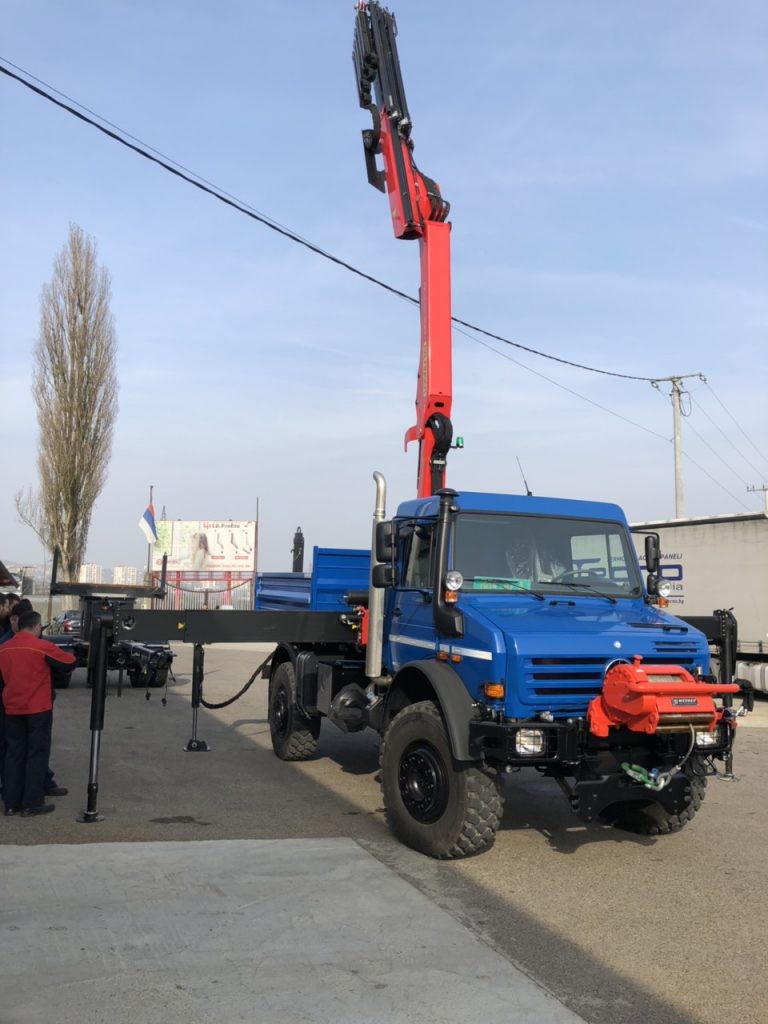 Palfinger_dizalica_PK_19.001_SLD5_i_prikolica_za_transport_stupova_PST_100