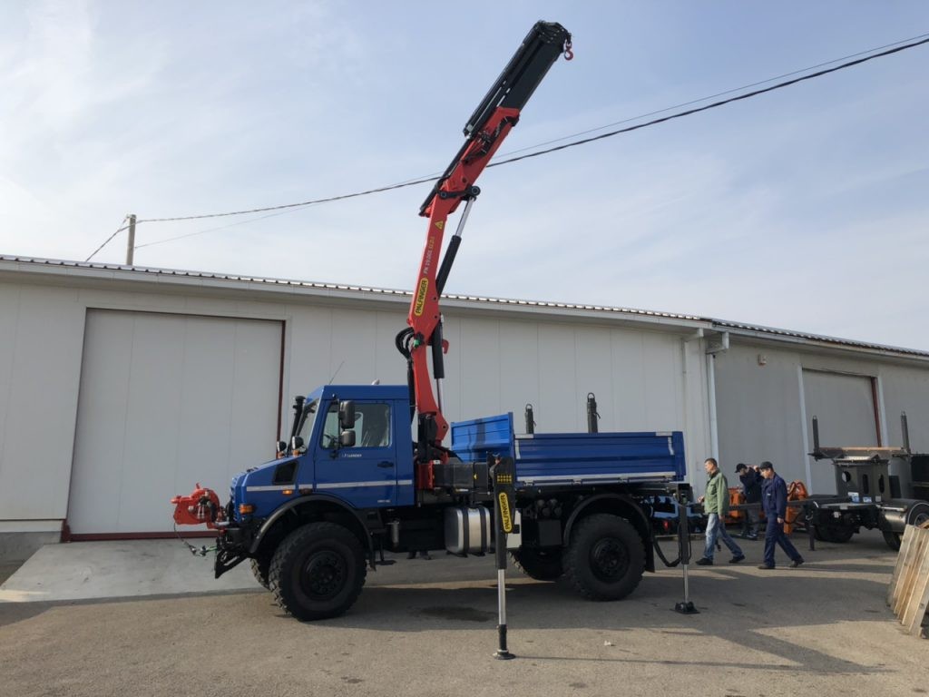 Palfinger dizalica PK 19.001 SLD5 i prikolica za transport stupova PST 100 za tvrtku Elektro Doboj