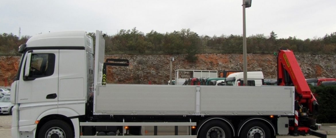 Palfinger PK 20001 crane and cargo platform for Gorica Staklo d.o.o.