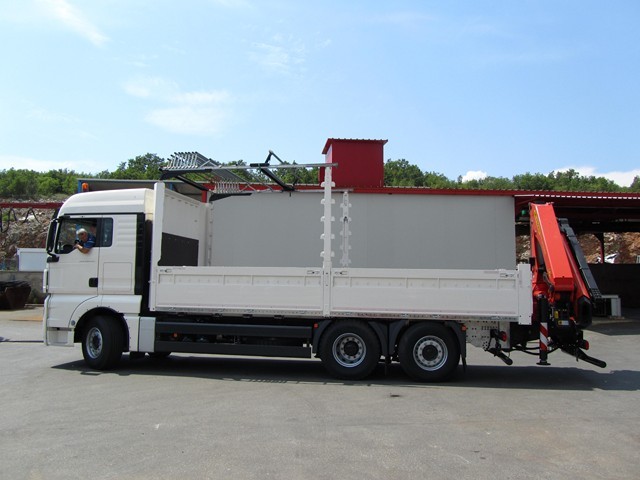 Palfinger_dizalica_PK_20001_i_tovarni_sanduk_kamionski_sanduci