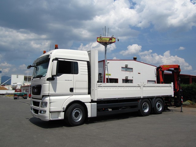 Palfinger_dizalica_PK_20001_i_tovarni_sanduk_kamionski_sanduci