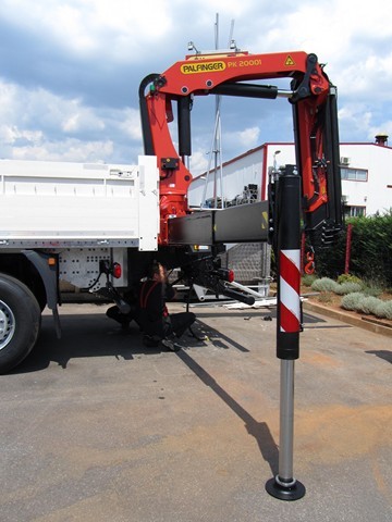 Palfinger_dizalica_PK_20001_i_tovarni_sanduk_kamionski_sanduci