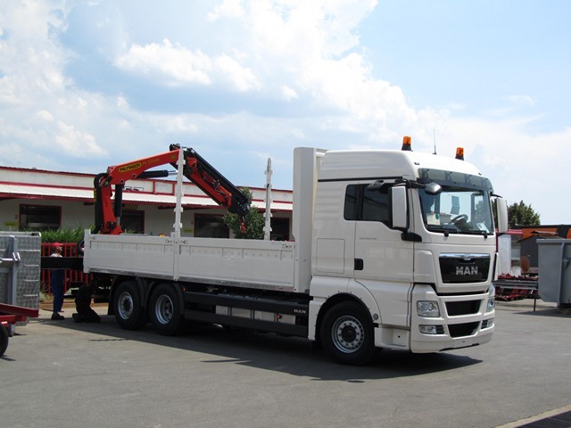 Palfinger_dizalica_PK_20001_i_tovarni_sanduk_kamionski_sanduci