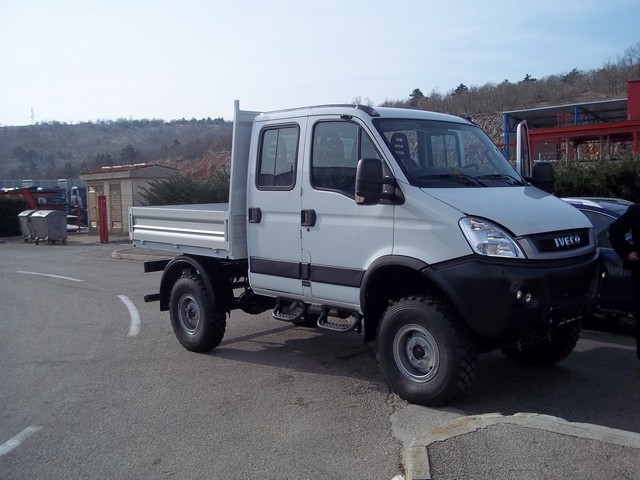 Palfinger_dizalica_PK_23500_i_tovarni_sanduk_kamionski_sanduci
