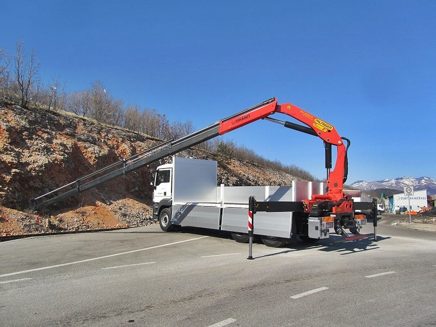 Palfinger dizalica PK 23500 i tovarni sanduk za Granit, Makedonija