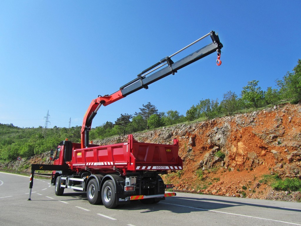Palfinger_dizalica_PK_32080_Trostrani_kiper_TK_200_građevinarstvo