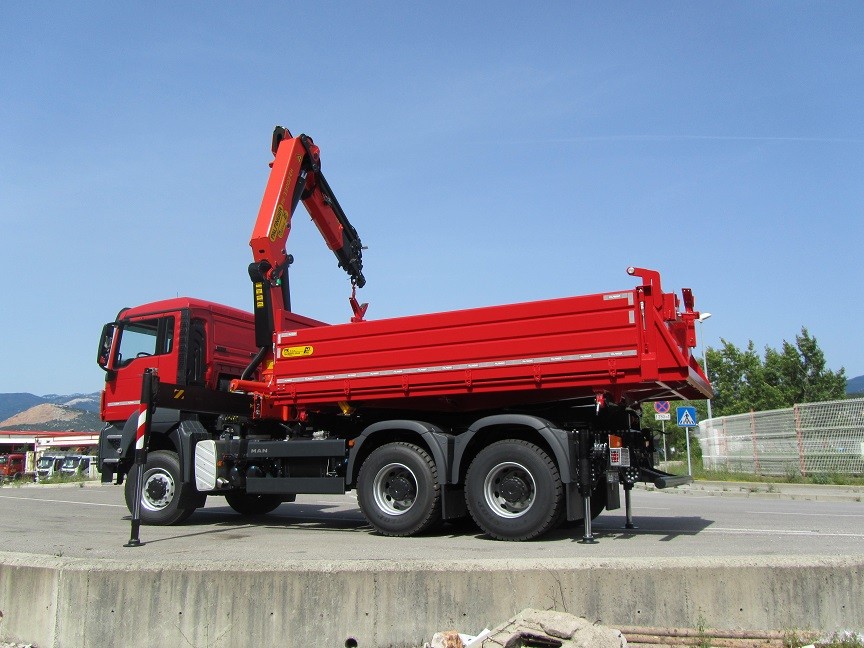 Palfinger_dizalica_PK_33002_EH_i_Trostrani_kiper_TK_160_kiperski_sanduci