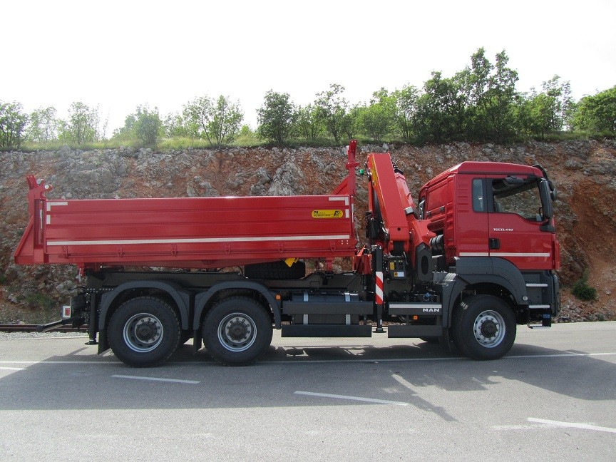 Palfinger_dizalica_PK_33002_EH_i_Trostrani_kiper_TK_160_kiperski_sanduci