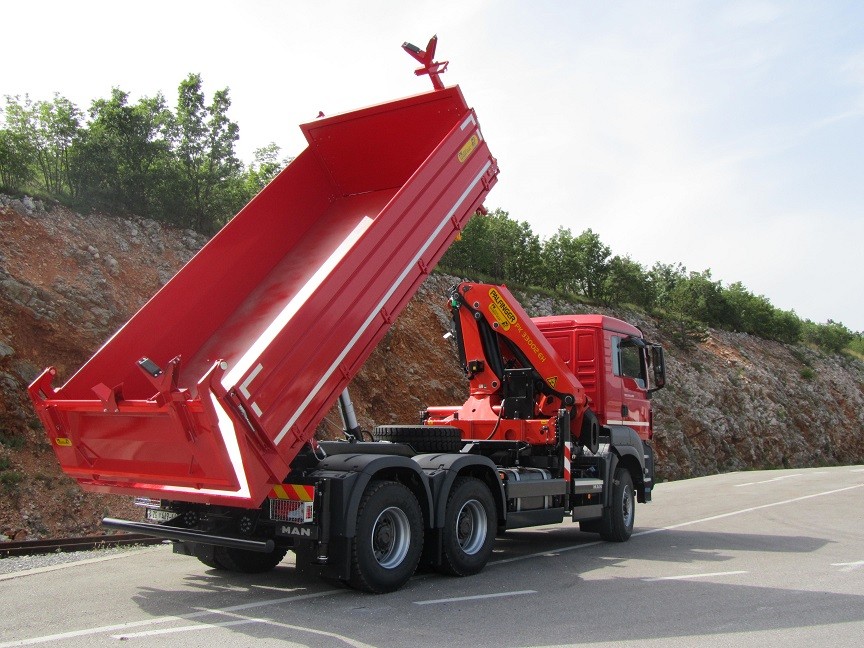 Palfinger PK 33002 EH and TK 160 Three-Way Tipper for Tehno-Elektro d.o.o.