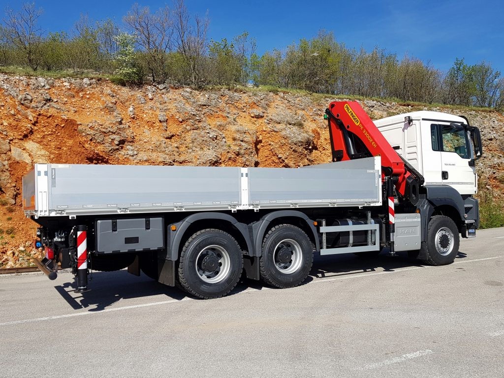 Palfinger_dizalica_PK_33002_EH_i_aluminijski_modularni_sanduk