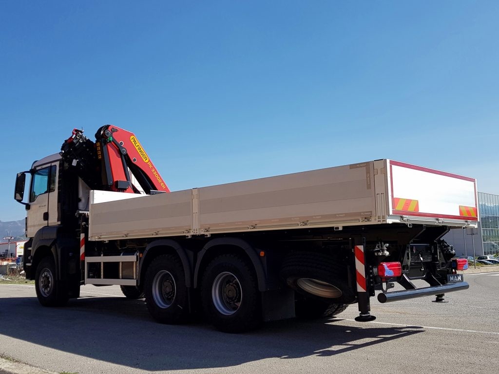 Palfinger_dizalica_PK_33002_EH_i_aluminijski_modularni_sanduk