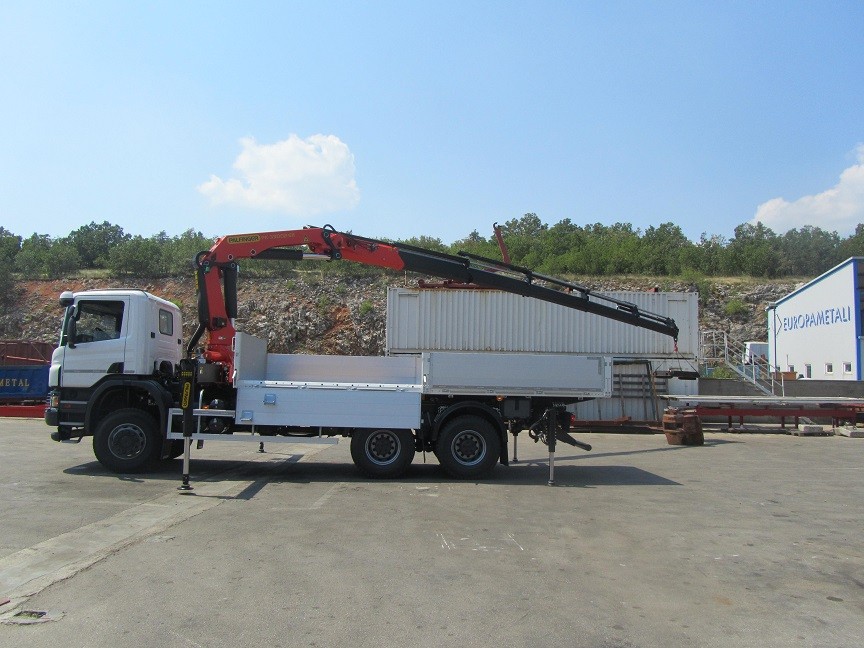 Palfinger_dizalica_PK_33002_EH_i_tovarni_sanduk_kamionski_sanduci
