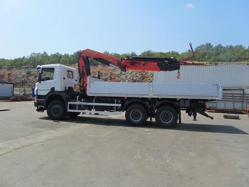 Palfinger_dizalica_PK_33002_EH_i_tovarni_sanduk_kamionski_sanduci