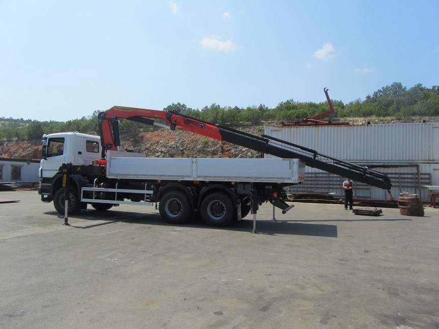 Palfinger_dizalica_PK_33002_EH_i_tovarni_sanduk_kamionski_sanduci