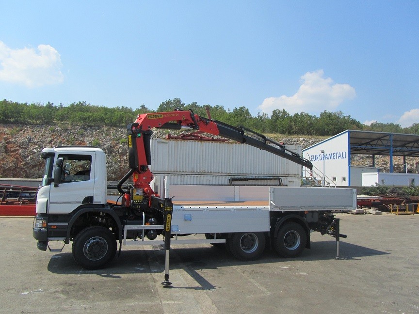 Palfinger_dizalica_PK_33002_EH_i_tovarni_sanduk_kamionski_sanduci