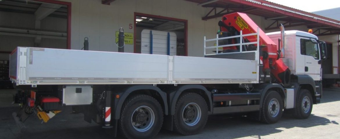 Palfinger dizalica PK 78002-SH, modularni sanduk i jednoosovinska prikolica za prijevoz stupova za tvrtku Valard