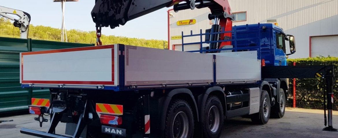 Palfinger dizalica PK 78002 SH sa modularnim sandukom i prikolica za transport betonskih stupova PRT 100 za tvrtku Dalekovod d.d.