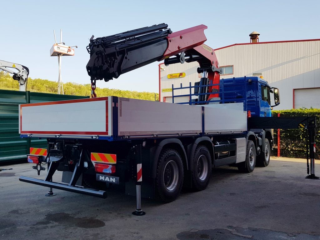 Palfinger dizalica PK 78002 SH sa modularnim sandukom i prikolica za transport betonskih stupova PRT 100 za tvrtku Dalekovod d.d.