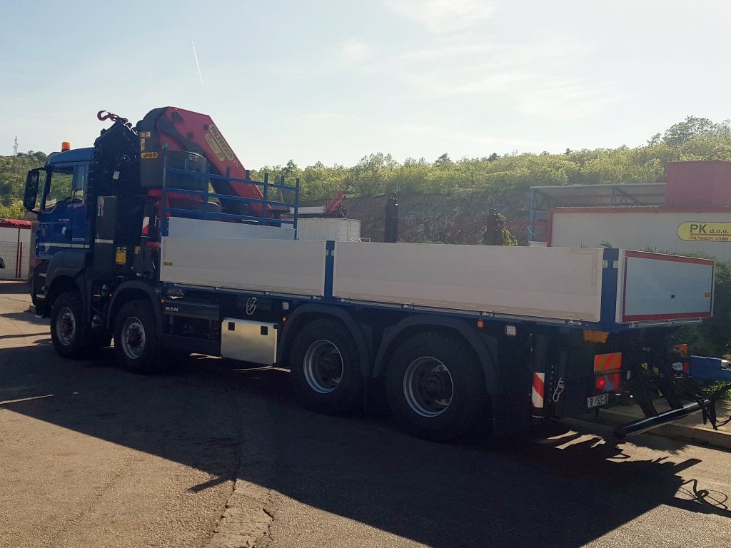 Palfinger_dizalica_PK_78002_SH_sa_modularnim_sandukom_i_prikolica_za_transport_betonskih_stupova_PRT_100