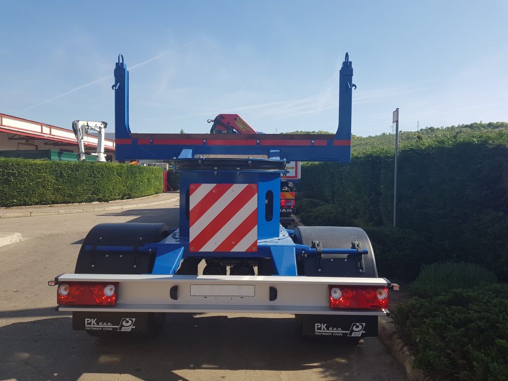 Palfinger_dizalica_PK_78002_SH_sa_modularnim_sandukom_i_prikolica_za_transport_betonskih_stupova_PRT_100