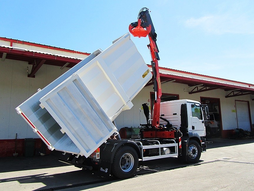 Delivery of Palfinger Crane PK 8500 B and Rear Municipal Tipper SKK 115 for KD Ponikve d.o.o.