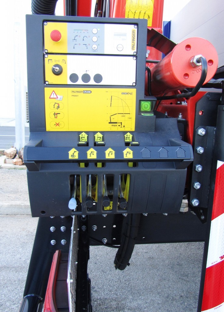 Palfinger_dizalica_PK_8501_i_modularni_sanduk_naftna_industrija