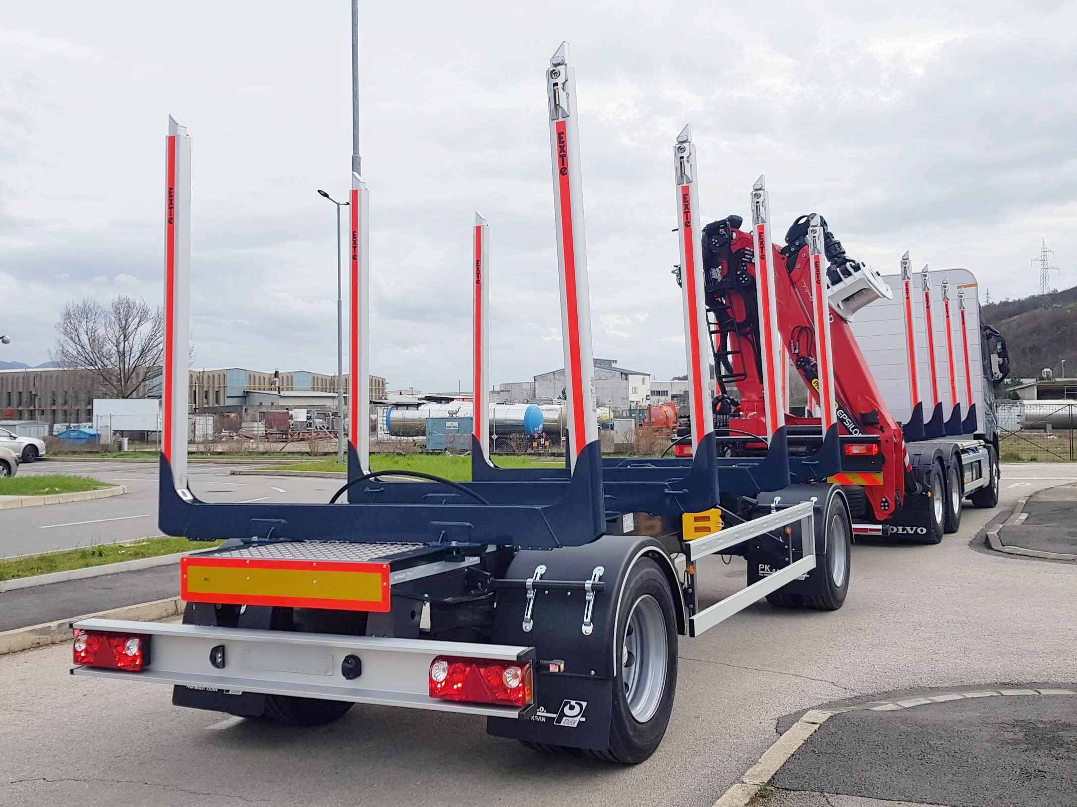 Palfinger_epsilon_dizalica_Q150Z96_HP_i_šumarska_prikolica_i_šumarska_platforma