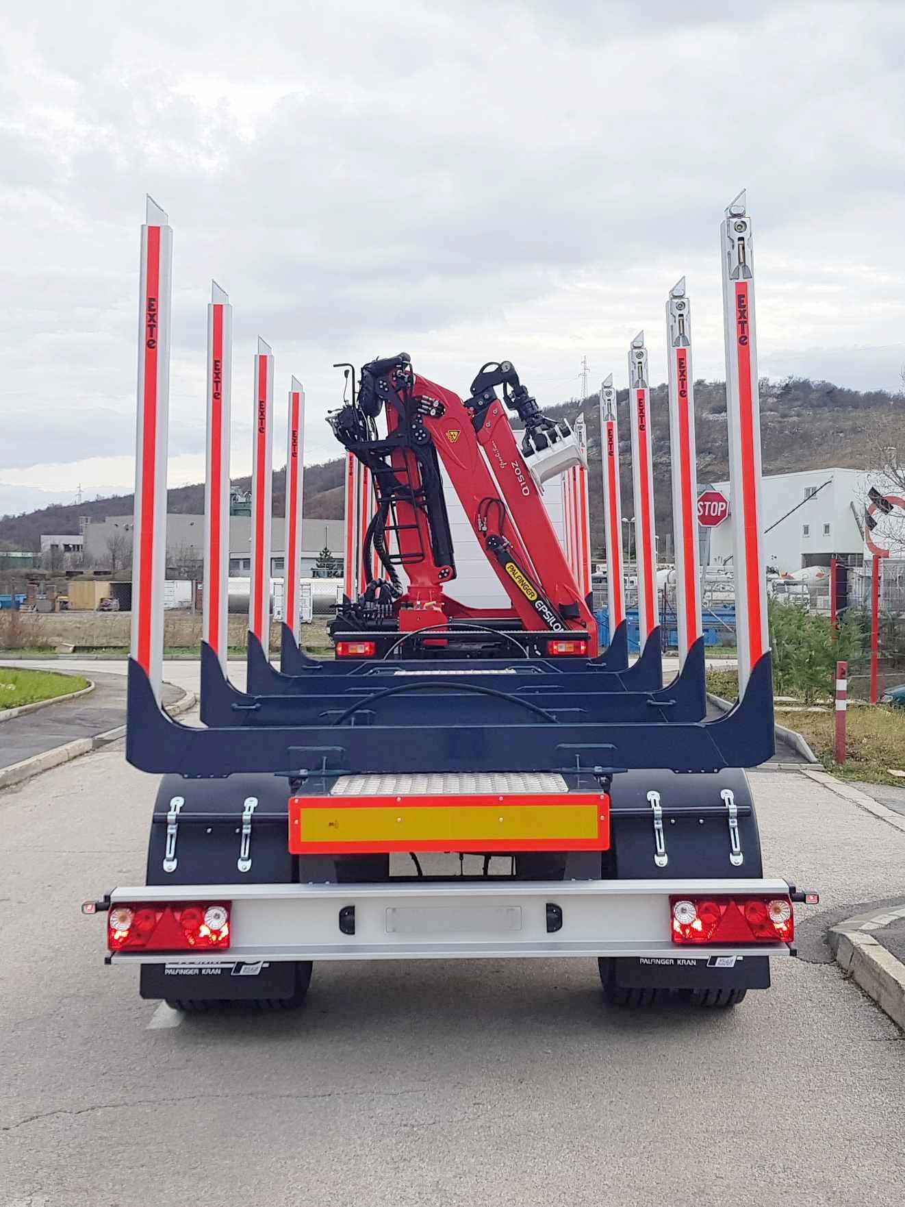Palfinger_epsilon_dizalica_Q150Z96_HP_i_šumarska_prikolica_i_šumarska_platforma