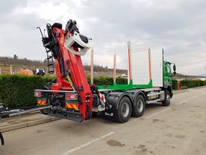 Šumarska_kompozicija_s_Palfinger_Epsilon_dizalicom_M120Z79_i_šumarskom_platformom