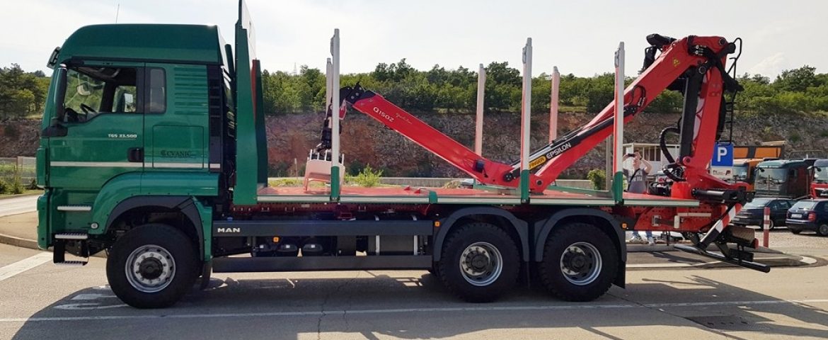Šumarska nadogradnja s Palfinger Epsilon dizalicom Q150Z96 i šumarskom platformom